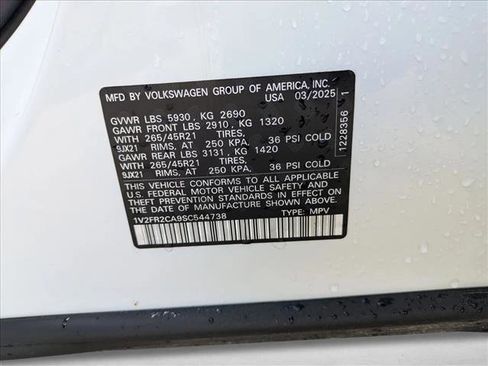 Used 2025 Volkswagen Atlas SEL Premium R-Line image 17