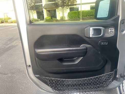 Used 2018 Jeep Wrangler Unlimited Sport S image 19