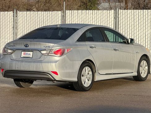 Used 2013 Hyundai Sonata Hybrid image 4