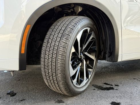 Used 2025 Mitsubishi Outlander SEL image 36