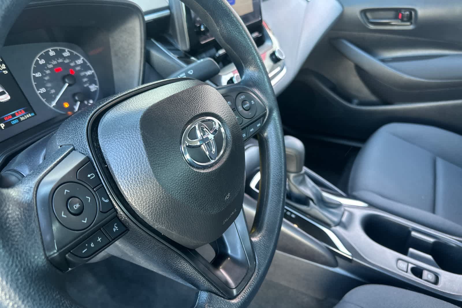 Used 2025 Toyota Corolla LE FWD image 11