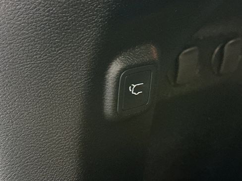 Used 2023 Jeep Cherokee Altitude Lux image 31