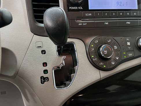 Used 2011 Toyota Sienna FWD image 23
