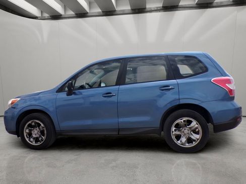 Used 2016 Subaru Forester 2.5i AWD/4WD image 2