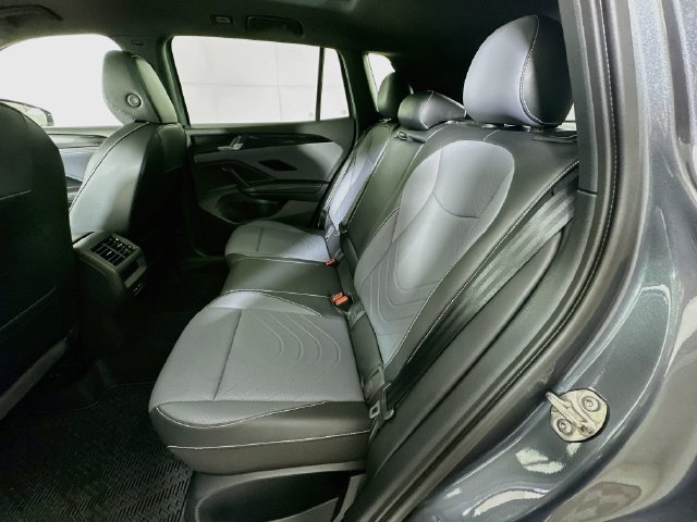 Certified 2026 Volkswagen Tiguan SE R-Line FWD image 24