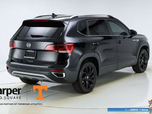 Used 2023 Volkswagen Taos SE w/ Panoramic Sunroof Package image 9