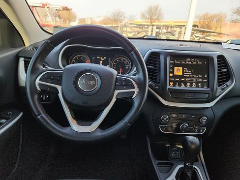 Used 2018 Jeep Cherokee Latitude Plus image 6