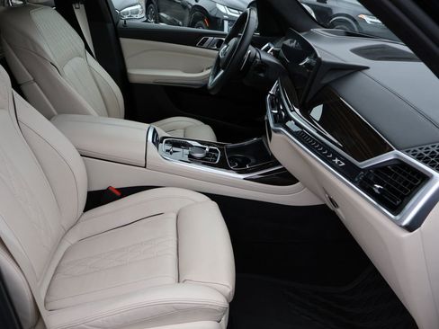 Used 2023 BMW X7 xDrive40i w/ M Sport Package AWD/4WD image 11