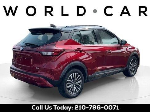 Used 2021 Nissan Kicks SR w/ SR Premium Package FWD image 3