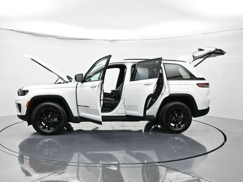 Certified 2024 Jeep Grand Cherokee Altitude image 55