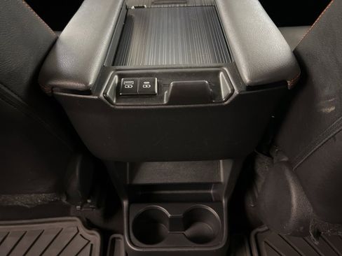 Used 2022 Toyota Sienna XSE image 26