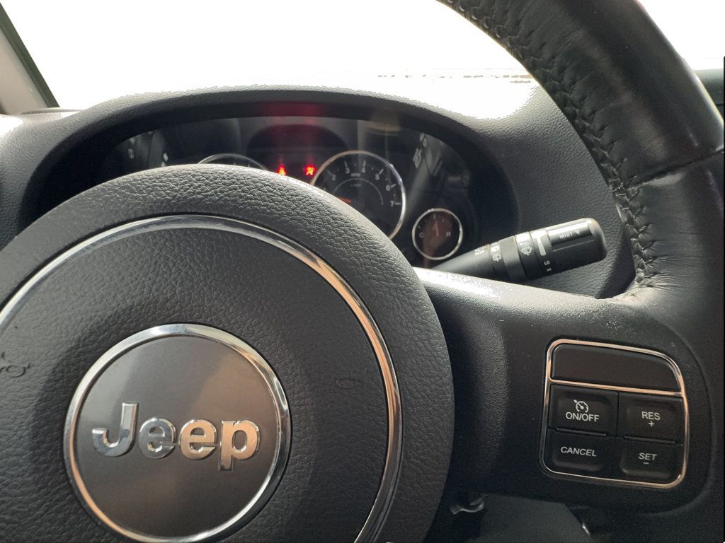 Used 2016 Jeep Wrangler Unlimited Rubicon w/ Connectivity Group AWD/4WD image 41