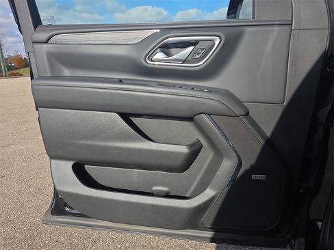 Used 2023 GMC Yukon SLT image 28