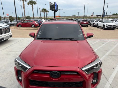 Used 2022 Toyota 4Runner SR5 Premium w/ Moonroof Package RWD image 2