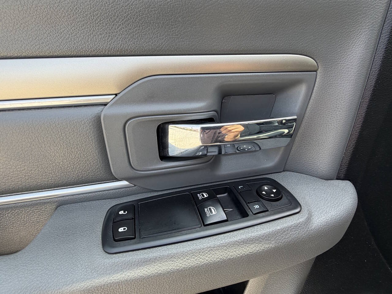 Used 2014 RAM 3500 SLT AWD/4WD image 10