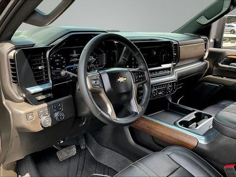 Used 2024 Chevrolet Silverado 2500 High Country w/ High Country Premium Package AWD/4WD image 18