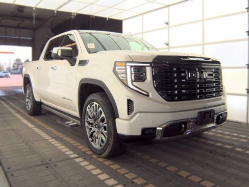 Used 2023 GMC Sierra 1500 Denali Ultimate AWD/4WD image 4