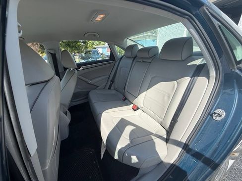 Used 2018 Volkswagen Passat 2.0T R-Line FWD image 6