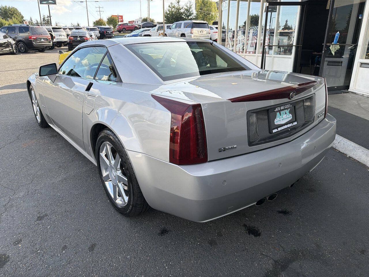 Used 2004 Cadillac XLR RWD image 3