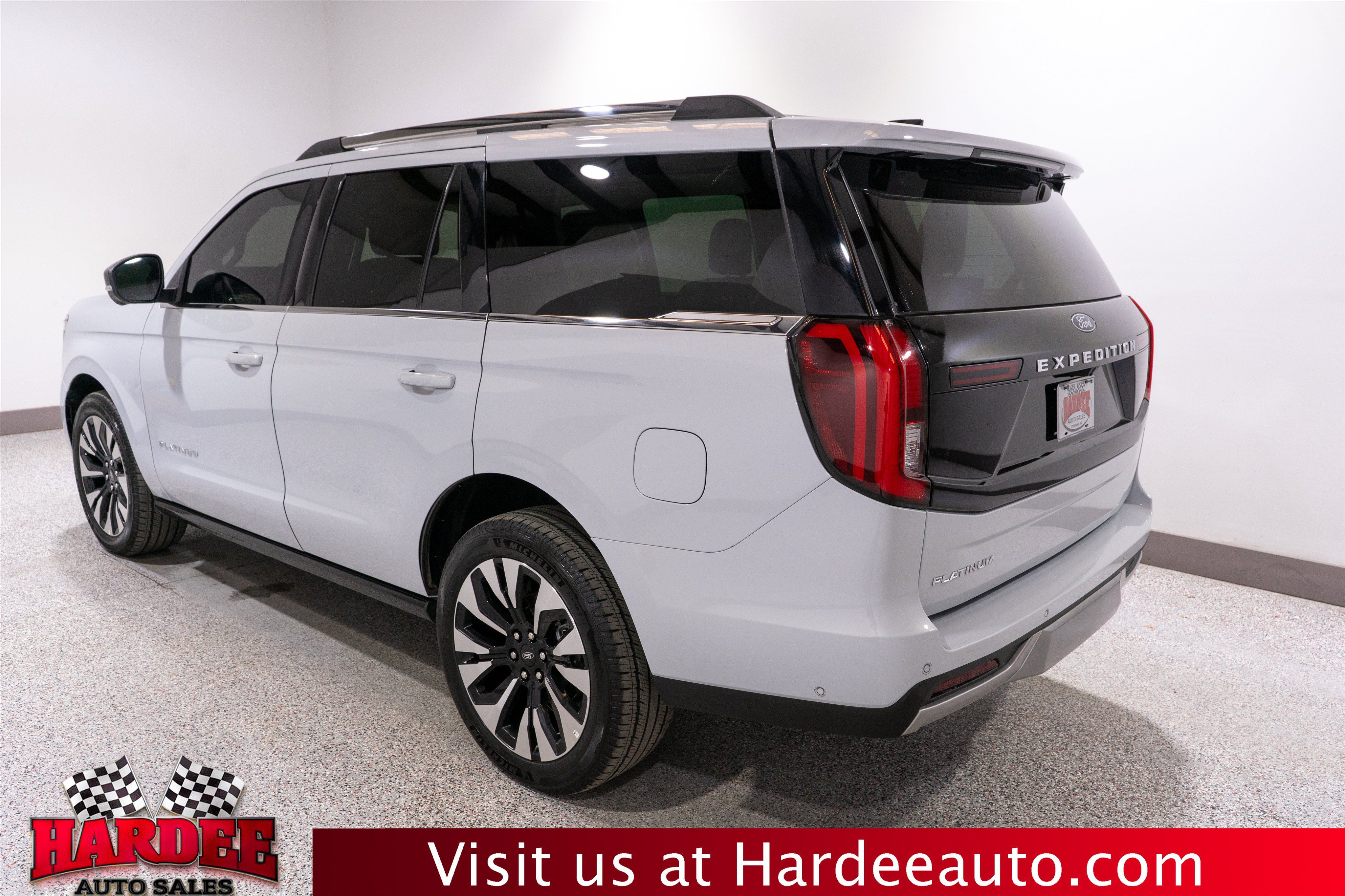 Used 2025 Ford Expedition Platinum w/ Driver's Package AWD/4WD image 3