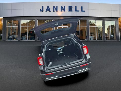 Used 2022 Ford Explorer XLT w/ Equipment Group 202A image 10