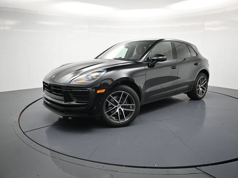 Certified 2026 Porsche Macan AWD/4WD image 1