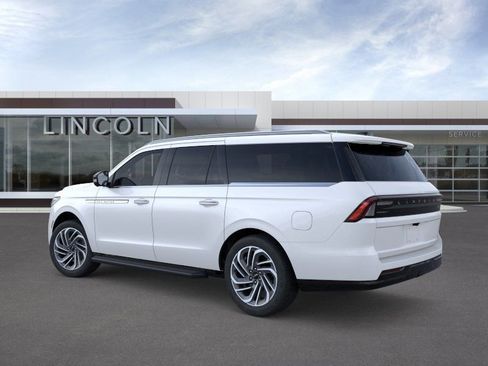 New 2026 Lincoln Navigator L Premier AWD/4WD image 4
