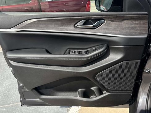 New 2026 Jeep Grand Cherokee Altitude image 19