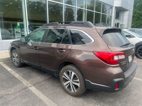 Used 2019 Subaru Outback 2.5i Limited AWD/4WD image 8