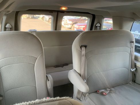 Used 2009 Ford E-350 and Econoline 350 Extended Wagon Super Duty image 9