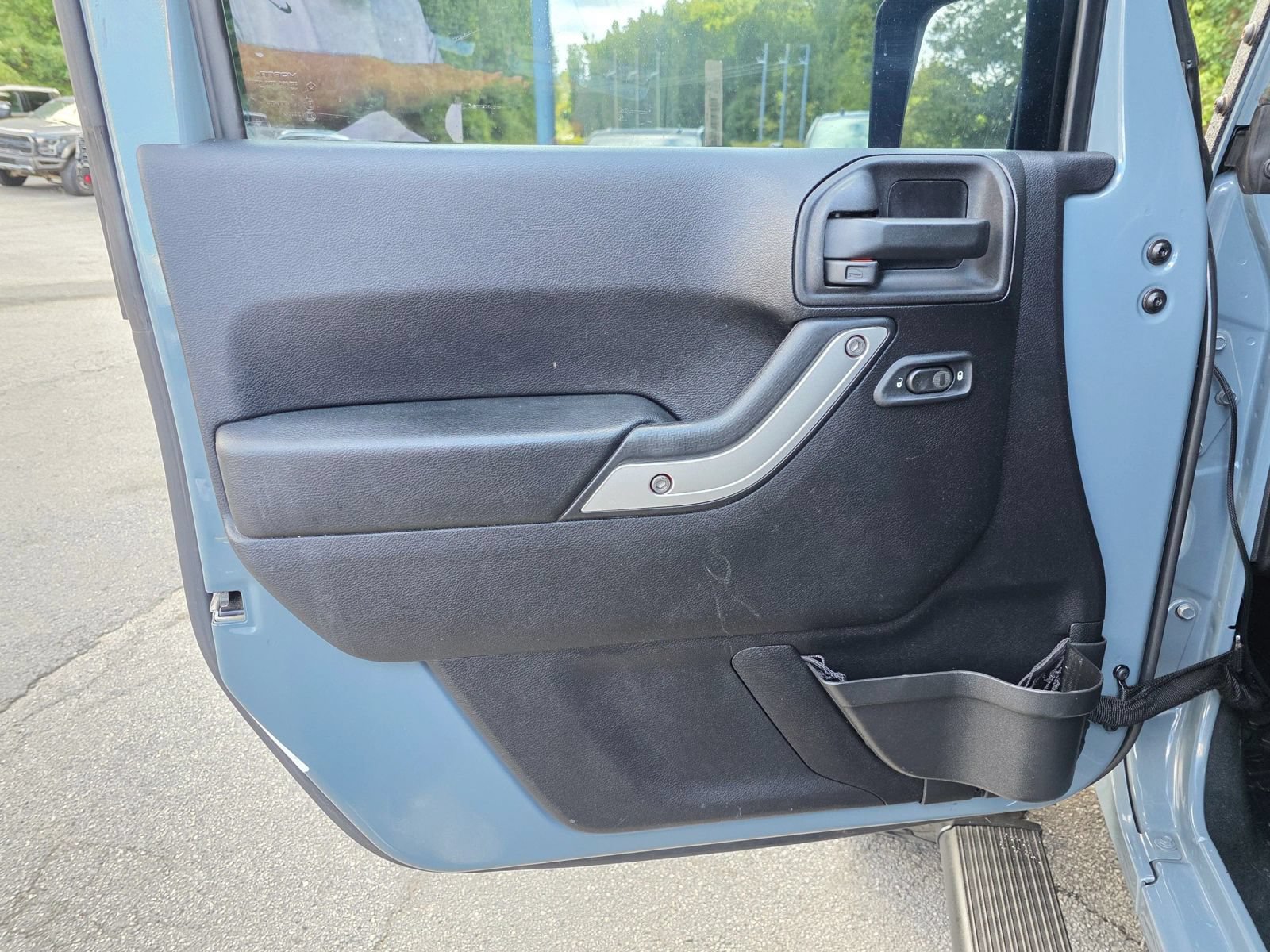Used 2014 Jeep Wrangler Unlimited Sahara w/ Connectivity Group AWD/4WD image 20