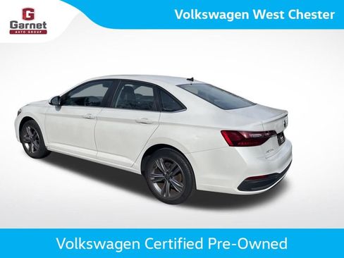 Used 2023 Volkswagen Jetta SE FWD image 3
