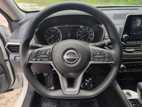 Used 2025 Nissan Altima 2.5 SV FWD image 22