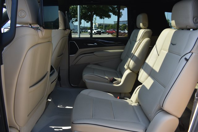 Used 2021 Cadillac Escalade ESV Premium Luxury RWD image 16