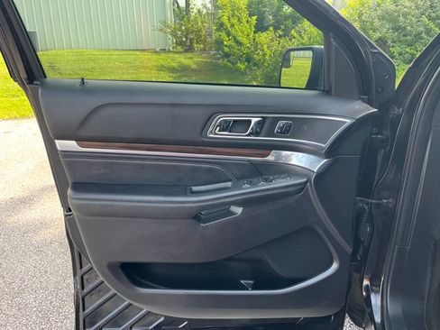 Used 2017 Ford Explorer Limited FWD image 9