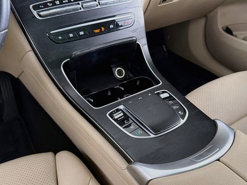 Used 2021 Mercedes-Benz GLC 300 image 6