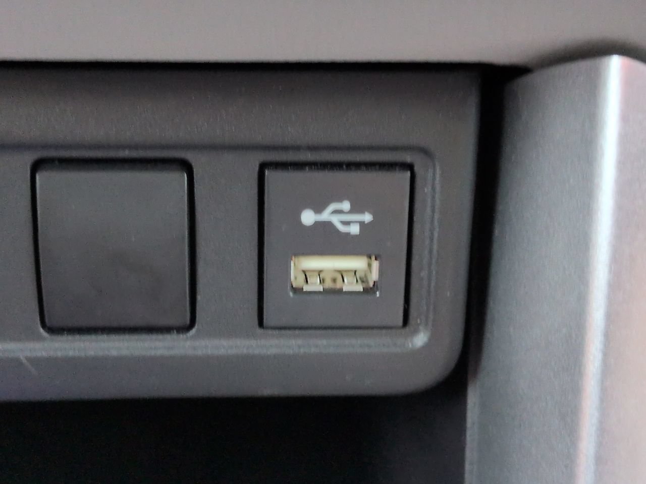 Used 2022 Toyota Corolla Cross LE w/ Moonroof Package FWD image 21