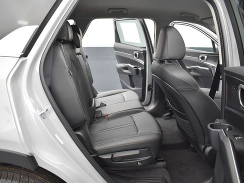 Used 2025 Kia Sorento S FWD image 19