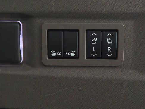 Used 2021 GMC Yukon Denali w/ Denali Premium Package image 19