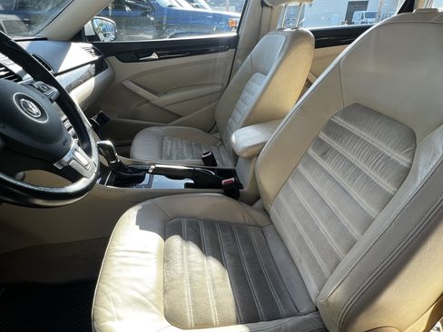 Used 2014 Volkswagen Passat TDI SEL Premium image 17