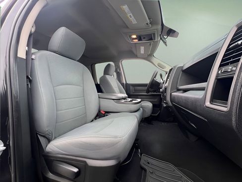 Used 2017 RAM 1500 Express w/ Black Ram 1500 Express Group image 11