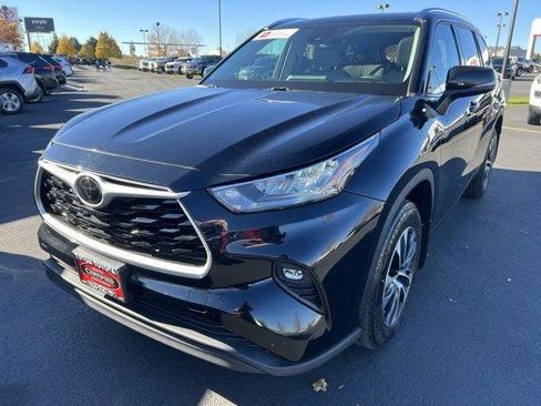 Certified 2020 Toyota Highlander XLE AWD/4WD image 1