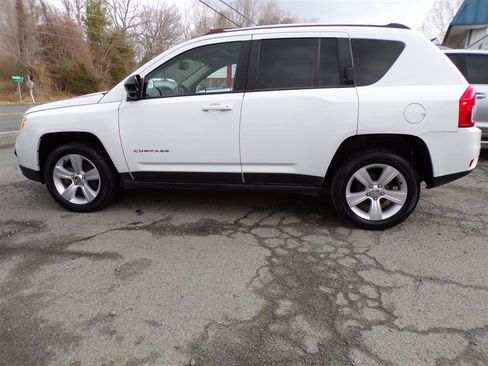 Used 2013 Jeep Compass Latitude w/ Sun/Sound Group image 12