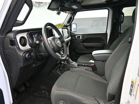 Used 2025 Jeep Wrangler Sport S image 15