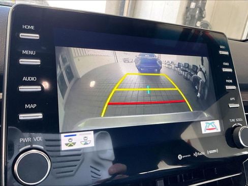 Used 2021 Toyota Avalon XLE FWD image 12