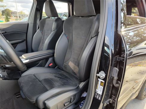 Certified 2025 BMW X1 xDrive28i image 17