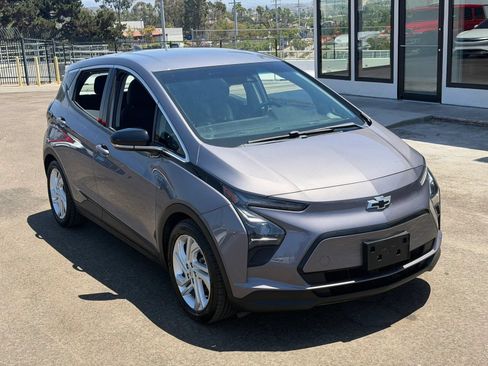 Used 2023 Chevrolet Bolt LT w/ Driver Confidence Package FWD image 3