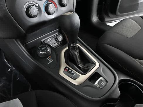 Used 2017 Jeep Cherokee Sport image 26