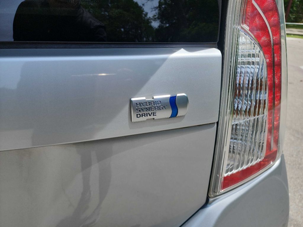 Used 2012 Toyota Prius Three w/ Solar Roof Pkg FWD image 8
