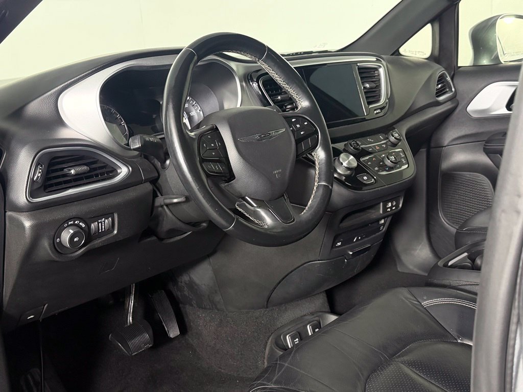 Used 2018 Chrysler Pacifica Touring-L Plus w/ S Appearance Package FWD image 10